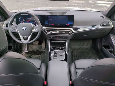 Certified 2023 BMW 330i xDrive Sedan w/ Driving Assistance Package image 18