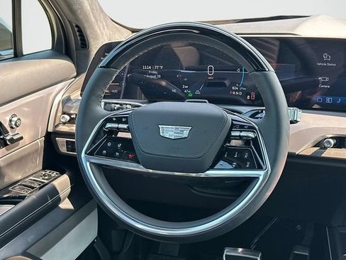 New 2027 Cadillac Vistiq Sport w/ LPO, Floor Liner Package AWD/4WD image 5
