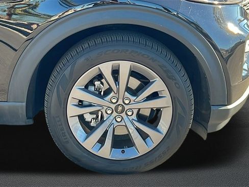 Used 2023 Ford Explorer XLT w/ Equipment Group 202A image 4