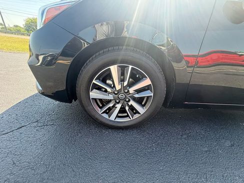 Used 2021 Nissan Versa SV image 9