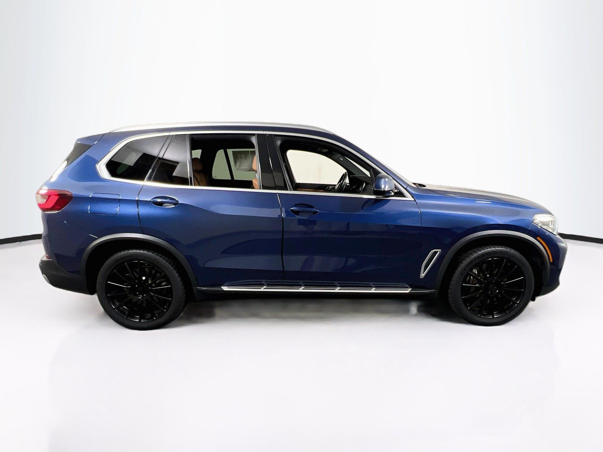 Used 2021 BMW X5 xDrive45e w/ Premium Package 3 AWD/4WD image 4