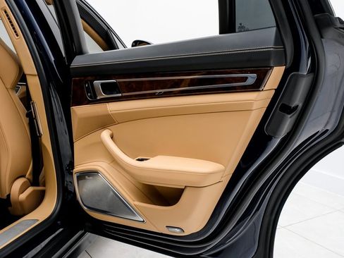 Used 2022 Porsche Panamera Turbo S image 37