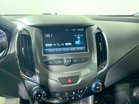 Used 2017 Chevrolet Cruze LT w/ RS Package image 6