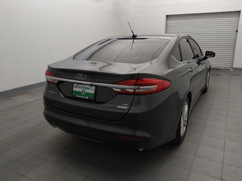 Used 2018 Ford Fusion SE w/ Fusion SE Technology Package FWD image 7