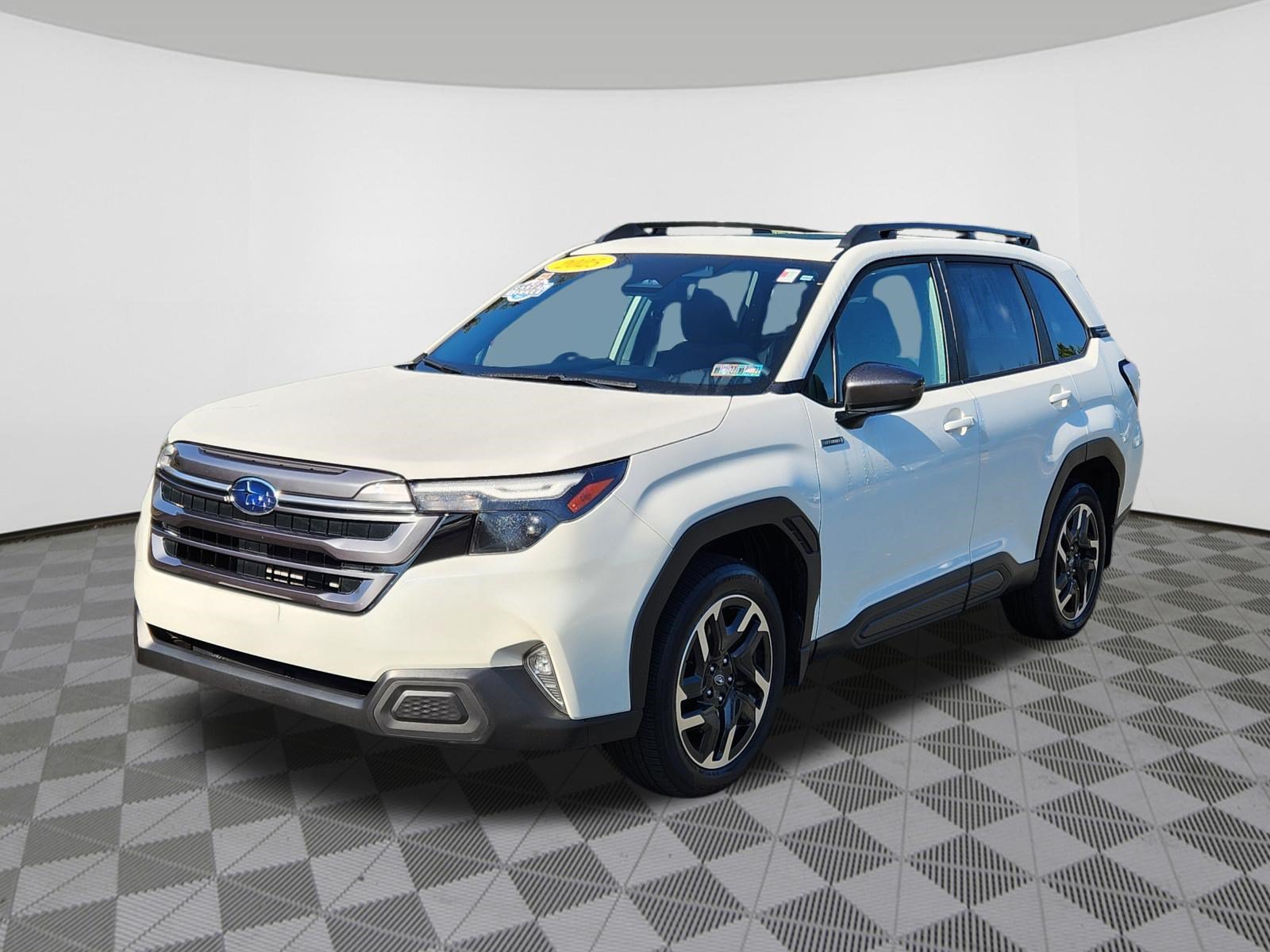 Used 2025 Subaru Forester Premium AWD/4WD image 2