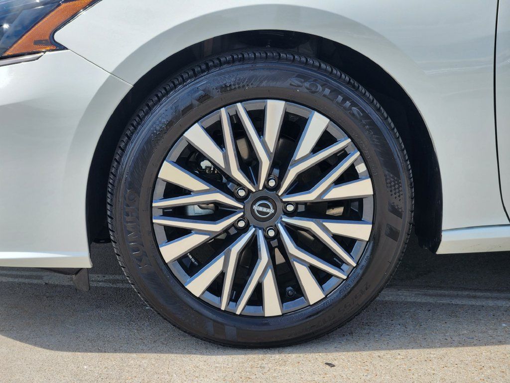 Used 2026 Nissan Altima 2.5 SV FWD image 17