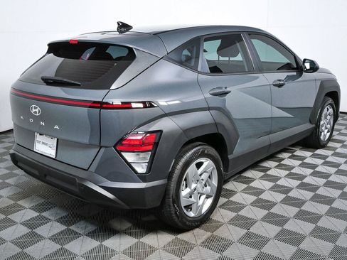 Used 2025 Hyundai Kona SE FWD image 3