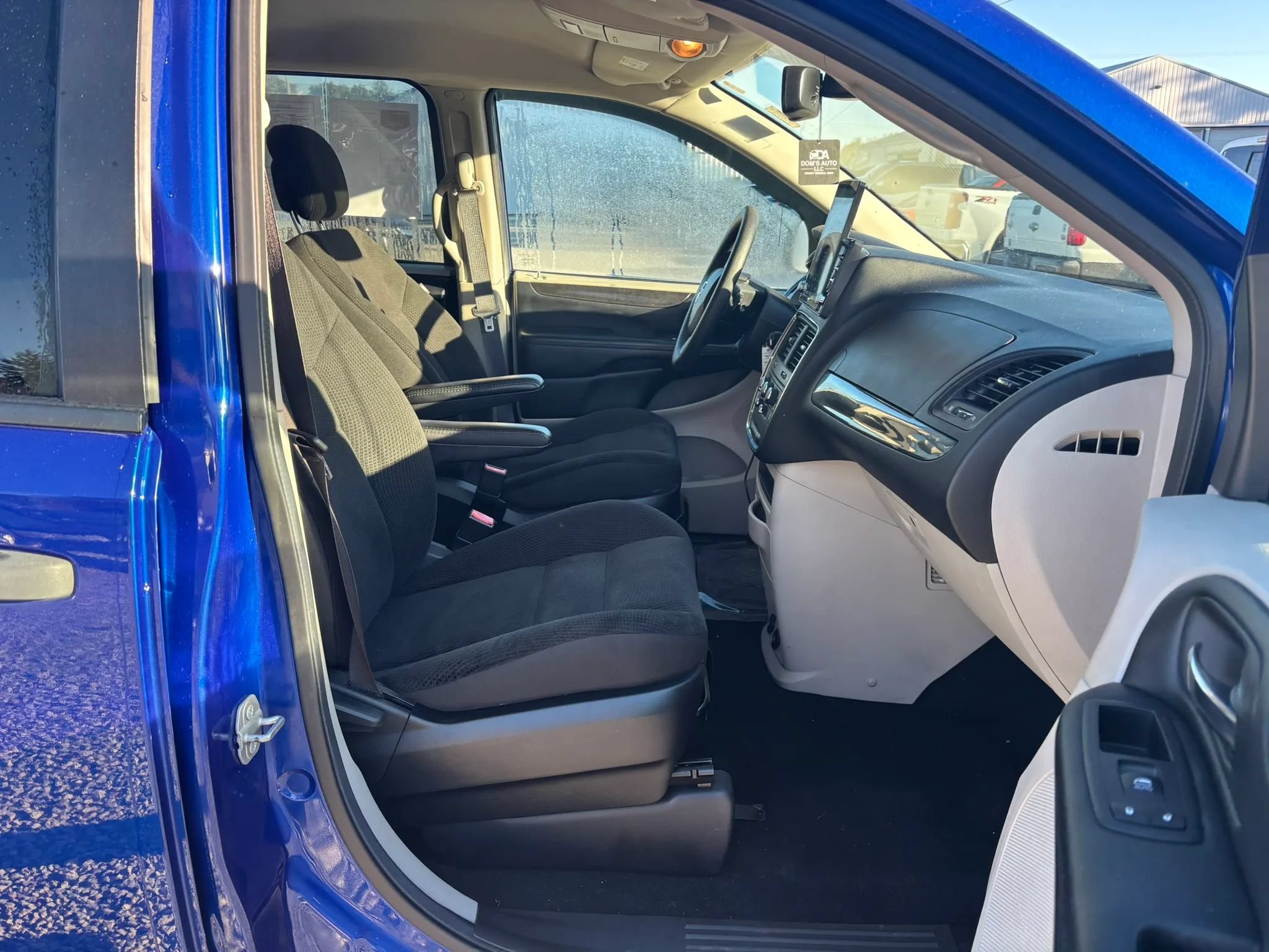 Used 2019 Dodge Grand Caravan SE FWD image 19