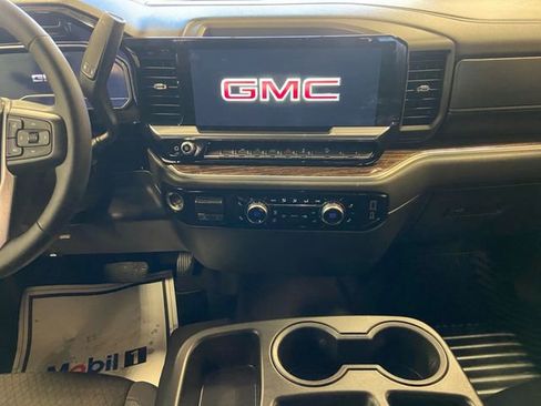 Used 2024 GMC Sierra 1500 SLE w/ Preferred Package image 12