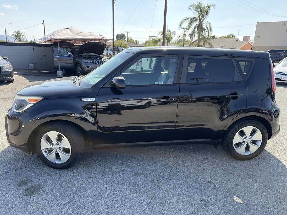 Used 2016 Kia Soul FWD image 2