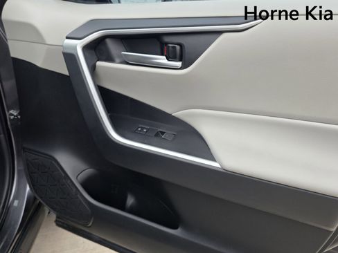 Used 2024 Toyota RAV4 XLE Premium image 33