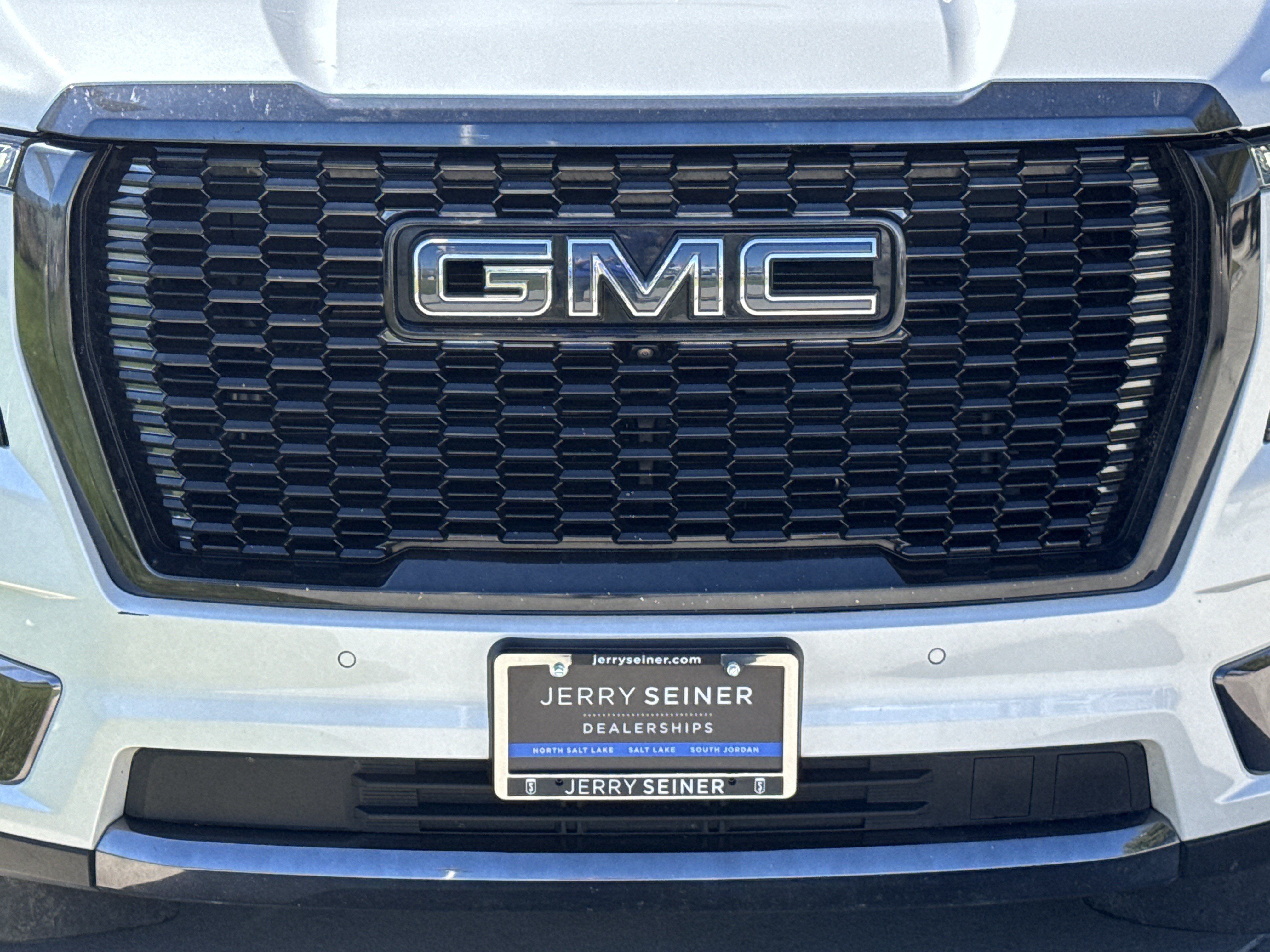 Used 2023 GMC Yukon XL Denali Ultimate AWD/4WD image 9