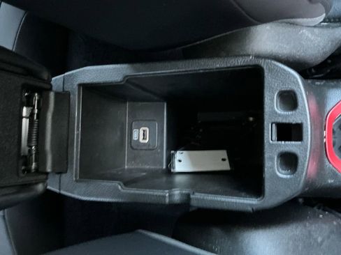 Used 2016 Jeep Renegade Trailhawk w/ Premium Trailhawk Package image 18