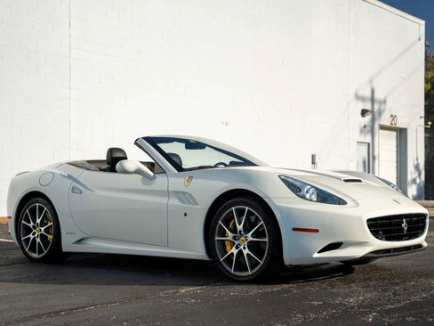 Used 2014 Ferrari California image 14