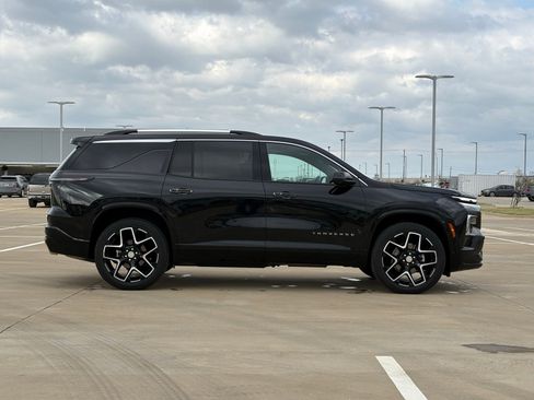 Certified 2025 Chevrolet Traverse High Country image 8