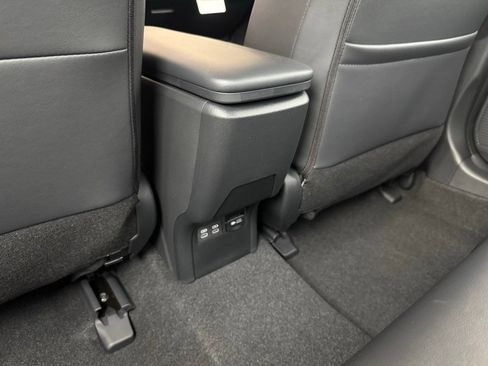 New 2025 Toyota Prius Plug-In Hybrid image 13