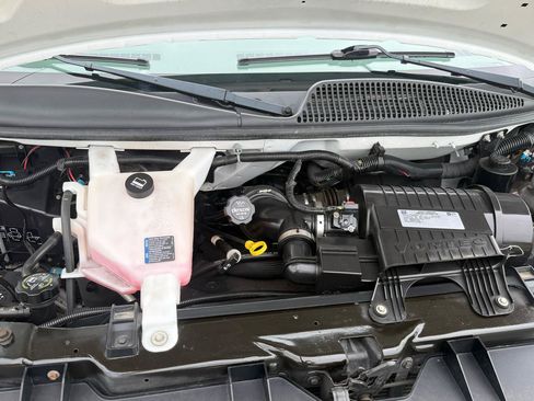 Used 2017 Chevrolet Express 2500 RWD image 13