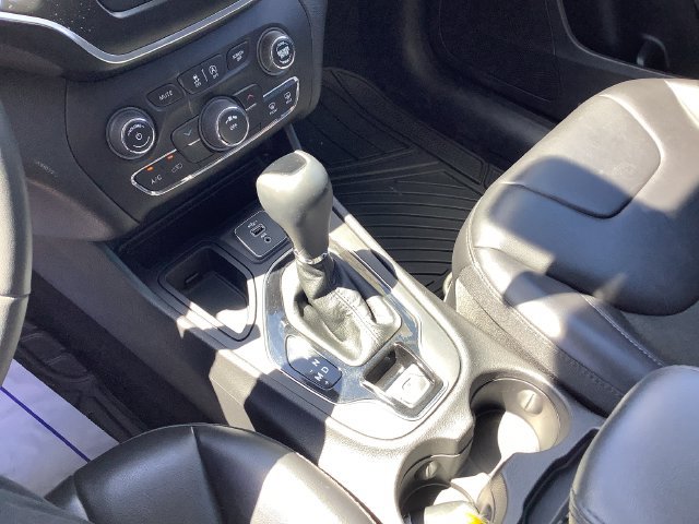 Used 2020 Jeep Cherokee Latitude Plus FWD image 18