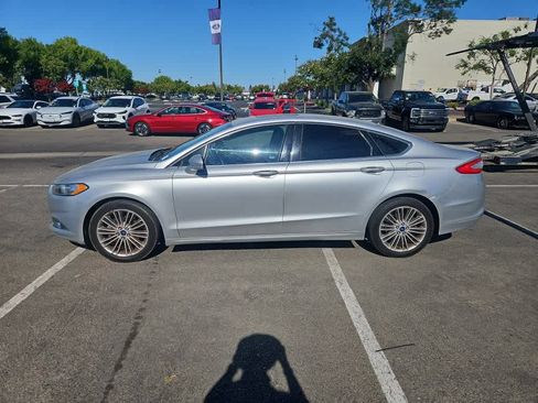Used 2013 Ford Fusion SE FWD image 4