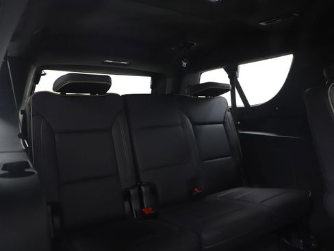 Used 2023 GMC Yukon XL SLT w/ SLT Premium Package image 13