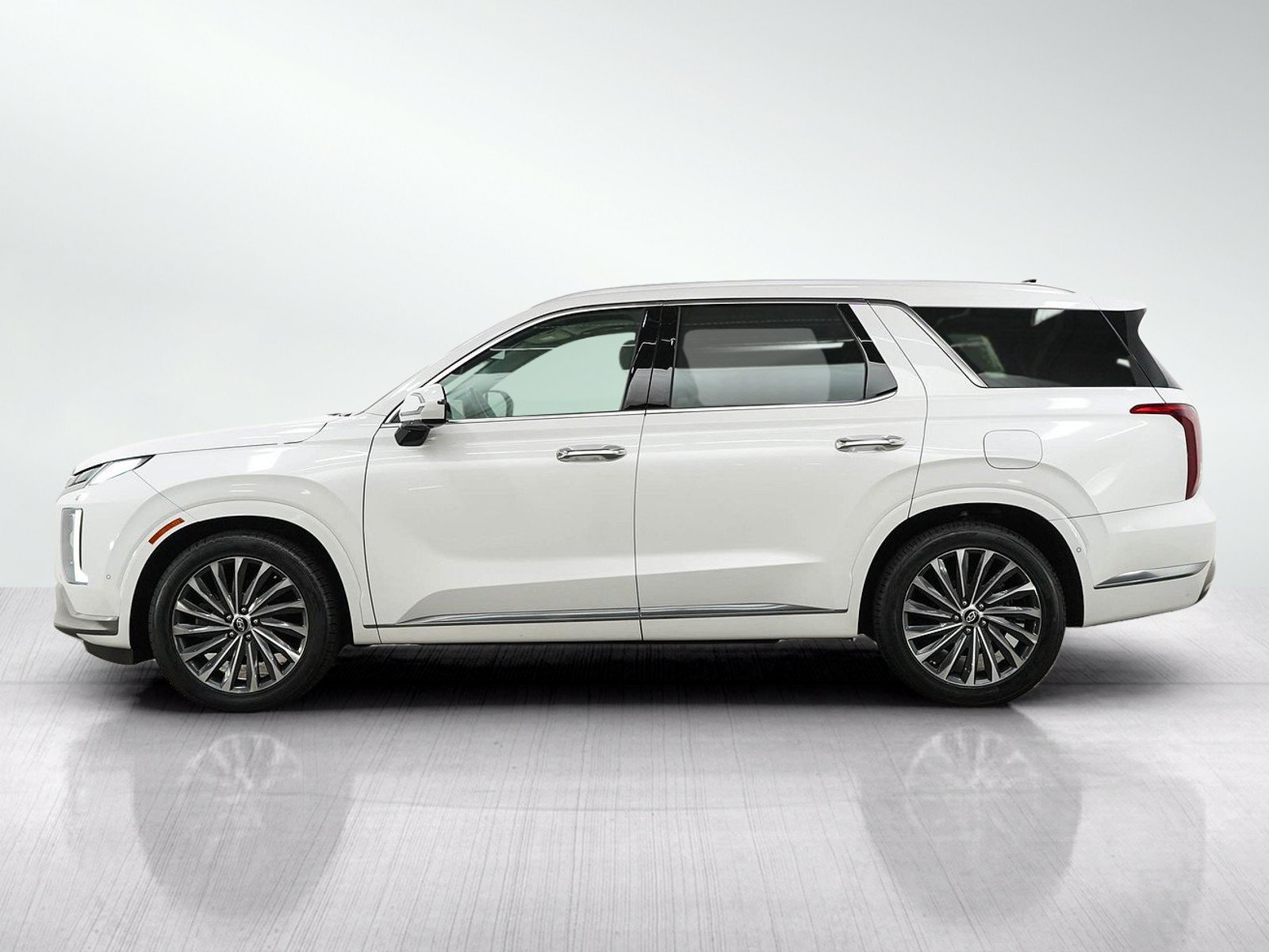 Used 2023 Hyundai Palisade Calligraphy AWD/4WD image 2