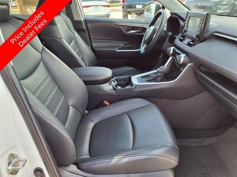 Used 2020 Toyota RAV4 XLE Premium FWD image 12