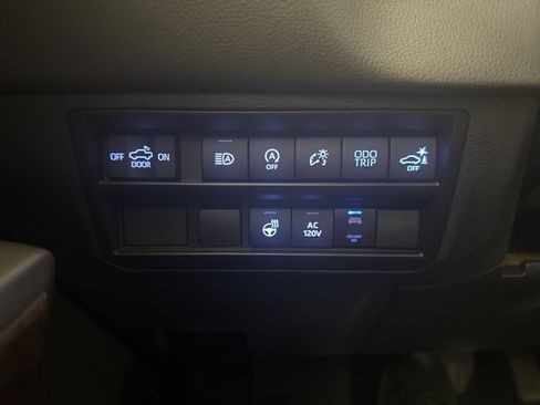 Used 2022 Toyota Tundra Limited image 21