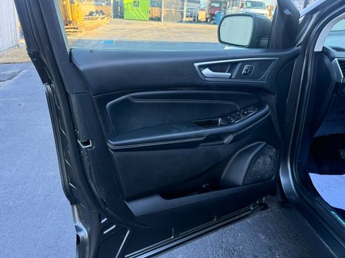 Used 2017 Ford Edge Titanium w/ Equipment Group 301A image 8