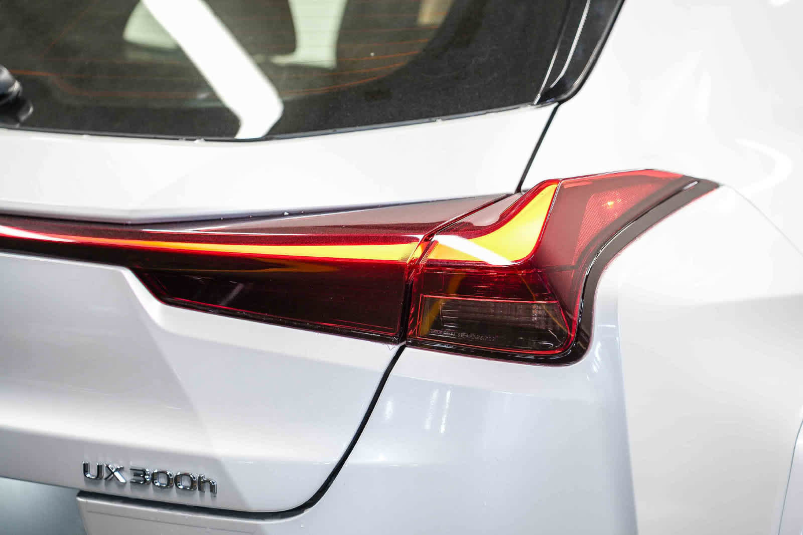 Used 2025 Lexus UX 300h FWD w/ Accessory Package (Z2) image 5