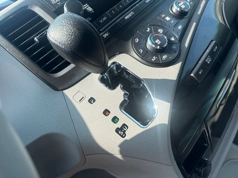 Used 2011 Toyota Sienna LE w/ Towing Pkg FWD image 24