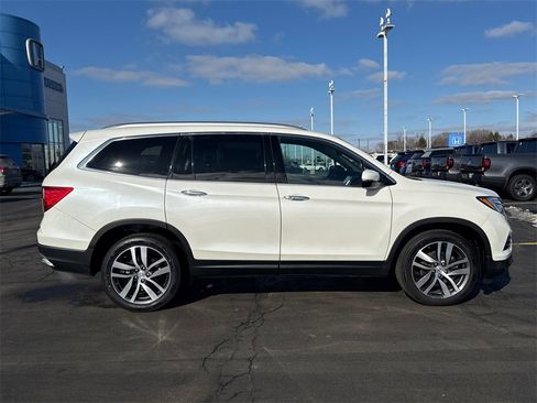Used 2018 Honda Pilot Elite image 12