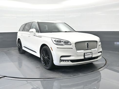 Used 2021 Lincoln Aviator Reserve w/ Equipment Group 208A image 11