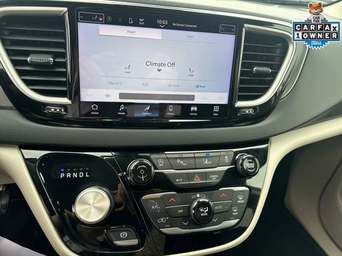 Used 2023 Chrysler Pacifica Touring-L FWD image 21