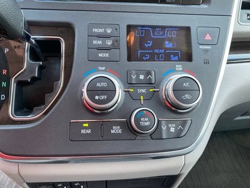 Used 2017 Toyota Sienna XLE w/ XLE Navigation Package AWD/4WD image 20
