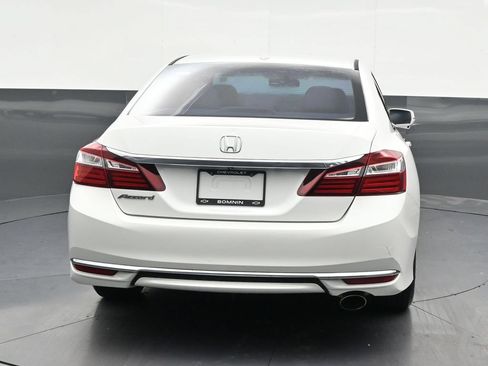 Used 2017 Honda Accord EX image 4