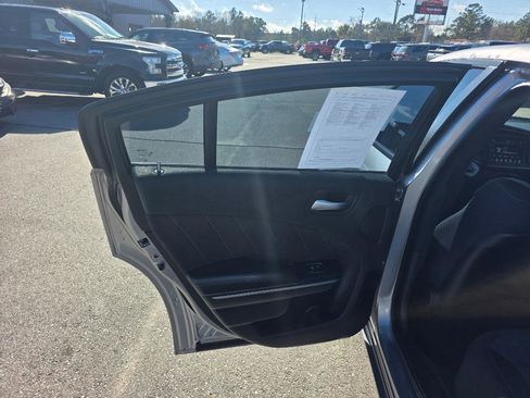 Used 2017 Dodge Charger SXT w/ Rallye Group image 8