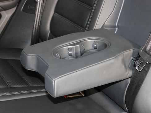 Certified 2026 Porsche Macan AWD/4WD image 34