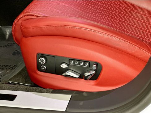 Certified 2022 Bentley Flying Spur V8 image 21