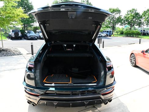 Used 2024 Lamborghini Urus Performante AWD/4WD image 43