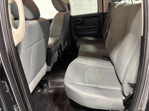 Used 2018 RAM 1500 Express AWD/4WD image 36