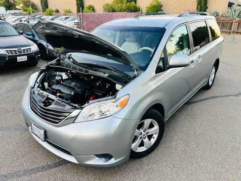 Used 2011 Toyota Sienna LE image 10