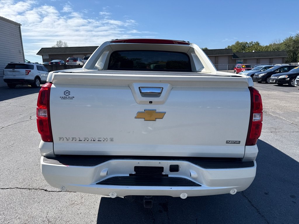 Used 2012 Chevrolet Avalanche LTZ RWD image 7