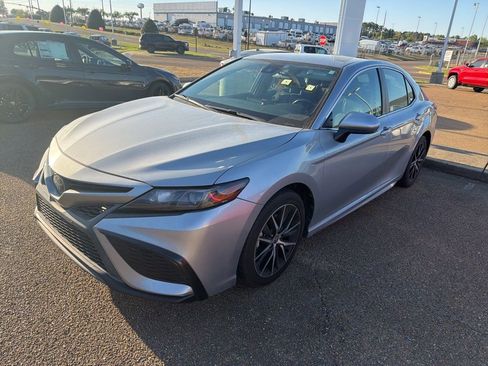 Used 2021 Toyota Camry SE image 1