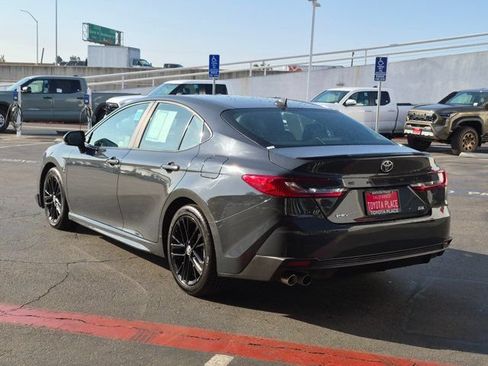 Used 2025 Toyota Camry SE FWD image 11