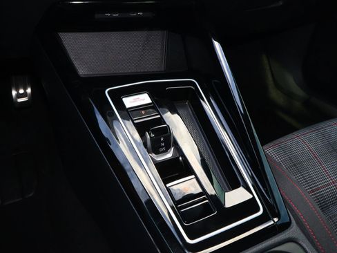 Used 2024 Volkswagen GTI SE w/ MDO Package image 26