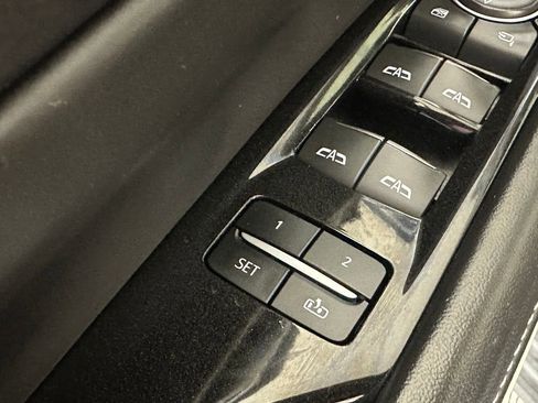 Used 2022 Cadillac Escalade ESV Premium Luxury Platinum AWD/4WD image 22