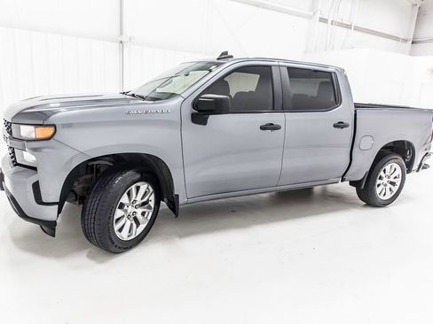 Used 2019 Chevrolet Silverado 1500 Custom w/ Infotainment Package RWD image 3