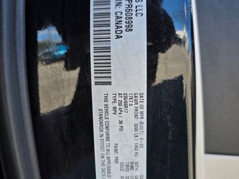 Used 2023 Chrysler Pacifica Touring-L FWD image 28