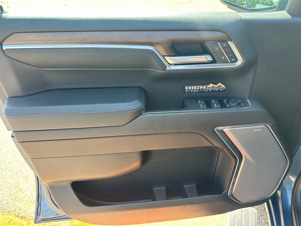 Used 2024 Chevrolet Silverado 1500 High Country w/ High Country Premium Package AWD/4WD image 9