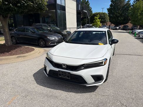 Used 2022 Honda Civic Sport image 2